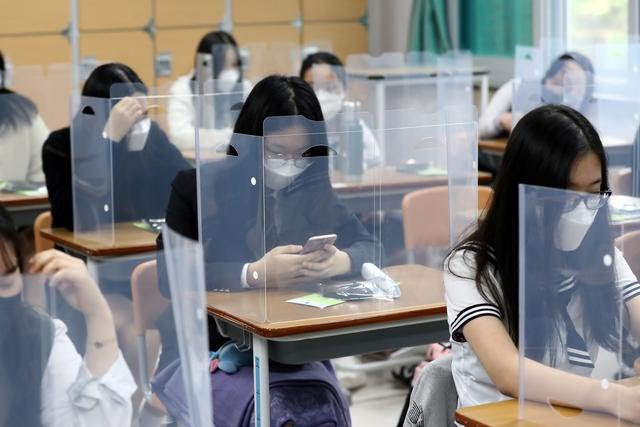 You are currently viewing Saat Pelajaran Menulis Diganti dengan Konten Kreator di Sekolah Korea