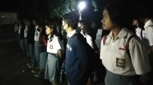 Read more about the article Jam Pelajaran Malam: Eksperimen Sekolah yang Cocok untuk Anak Nokturnal