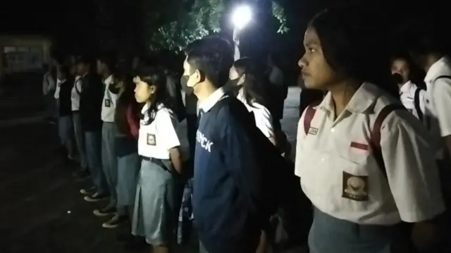 You are currently viewing Jam Pelajaran Malam: Eksperimen Sekolah yang Cocok untuk Anak Nokturnal