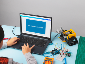 Read more about the article Ketika Anak Belajar Coding Sejak TK: Tren Baru di Negara Skandinavia