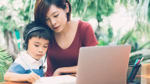 Read more about the article Mengawasi Anak di Era Digital: Tips untuk Orang Tua Modern
