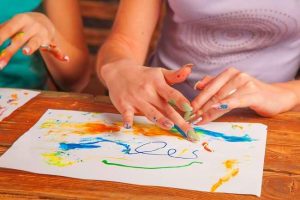 Read more about the article Metode “Art-Therapy” di Kelas: Menggunakan Seni untuk Meningkatkan Kesejahteraan Siswa