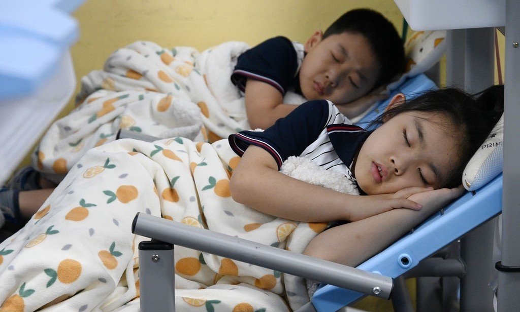 Read more about the article Mengapa Tidur Siang Harus Jadi Bagian dari Kurikulum Sekolah?