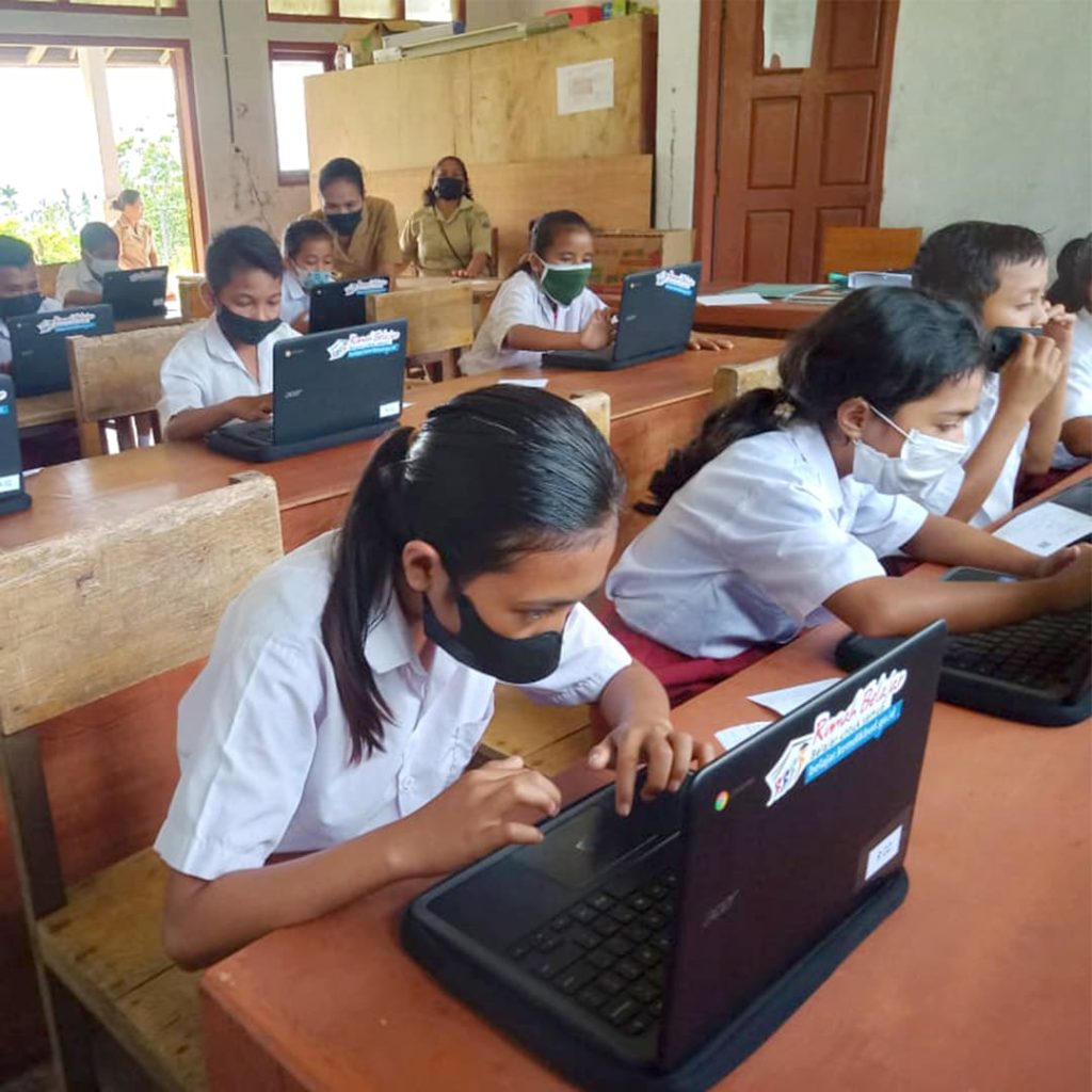 Read more about the article Kelas Digital di Desa: Bagaimana Teknologi Meratakan Akses Pendidikan