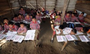 Read more about the article Peningkatan Pendidikan di Pulau-Pulau Terpencil Indonesia: Solusi untuk Masa Depan Generasi Muda