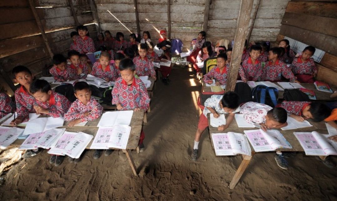 Read more about the article Peningkatan Pendidikan di Pulau-Pulau Terpencil Indonesia: Solusi untuk Masa Depan Generasi Muda