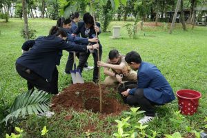 Read more about the article Mahasiswa dan Kampus Hijau: Dari Gerakan Tanam Pohon hingga Zero Waste Campus
